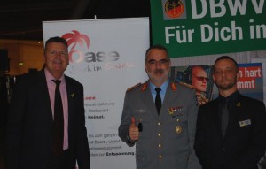 der Inspekteur des Sanitätsdienstes der Bundeswehr, Generaloberstabsarzt Dr. Ulrich Baumgärtner, unterstützt die Arbeit der OASE-Einsatzbetreuung. Foto: KAS.