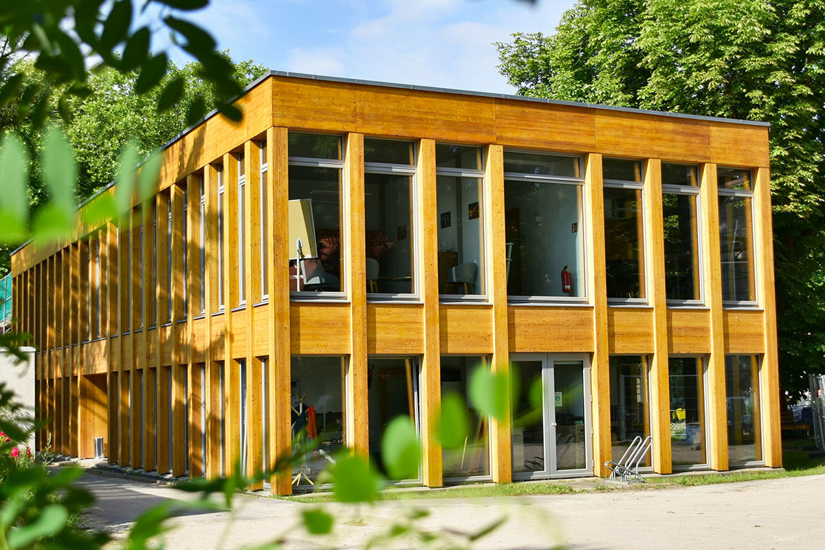 Blick auf die 2017 neu errichtete Geschäftsstelle der KAS in Berlin-Marienfelde.